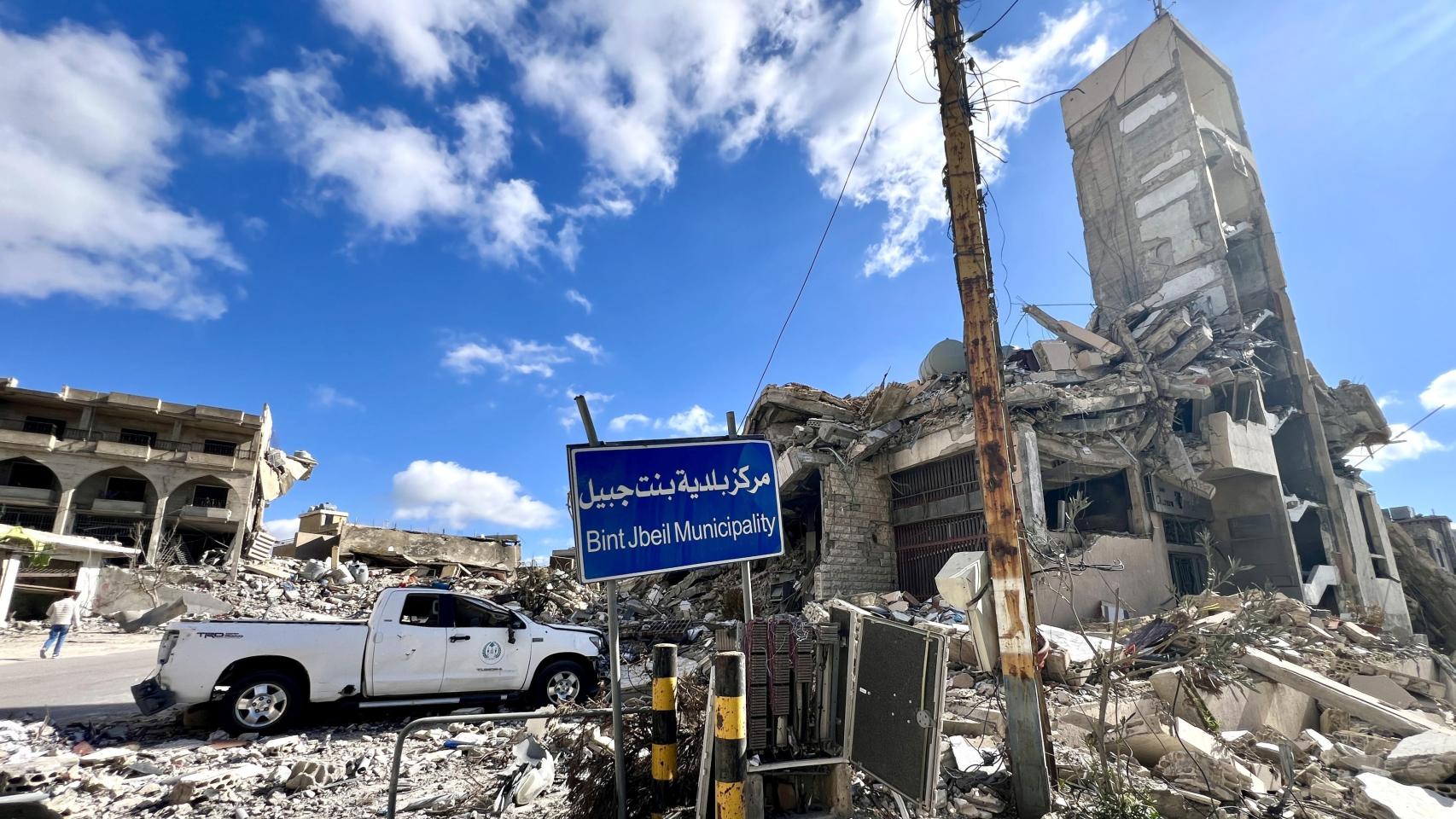 Bint Jbeil resiste los ataques israelíes pese al alto el fuego: la simbólica ciudad permanece sitiada