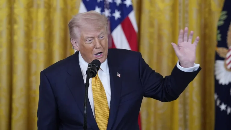 Un tribunal federal declara inconstitucional la prohibición de Trump sobre militares transgénero
