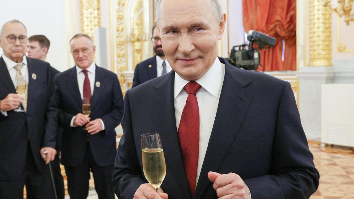 Putin llama a Trump por su 80 cumpleaños en una conversación de 55 minutos que abordó la actualidad internacional