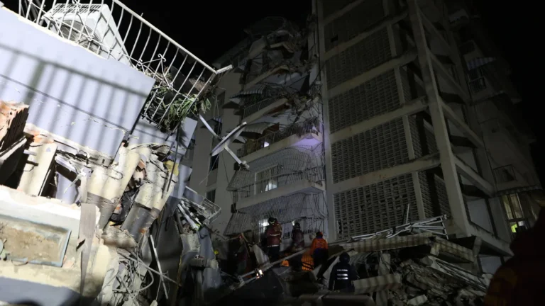 Venezuela declara el estado de emergencia tras los terremotos: 235 muertos, 4.300 heridos y una veintena de países movilizados
