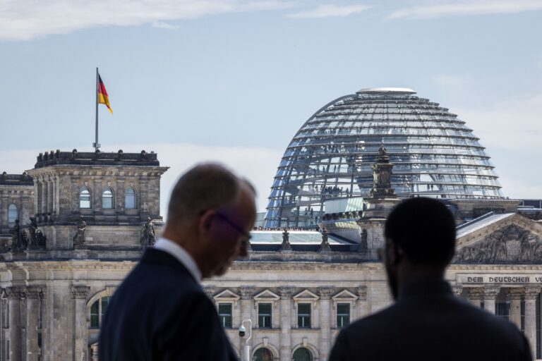 Alemania negocia con los talibanes un acuerdo para acelerar las deportaciones a Afganistán con hasta tres vuelos chárter mensuales