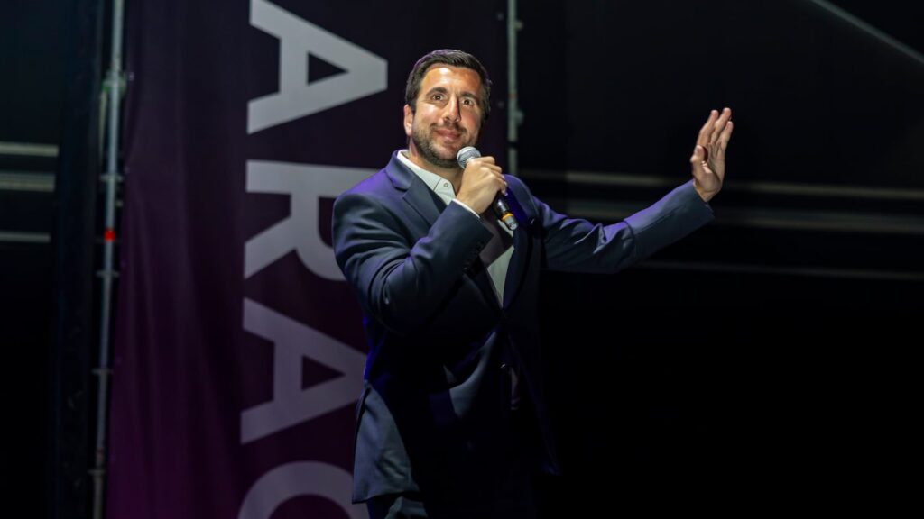 Enrique Riquelme consolida su candidatura al Real Madrid con un 35% de los votos