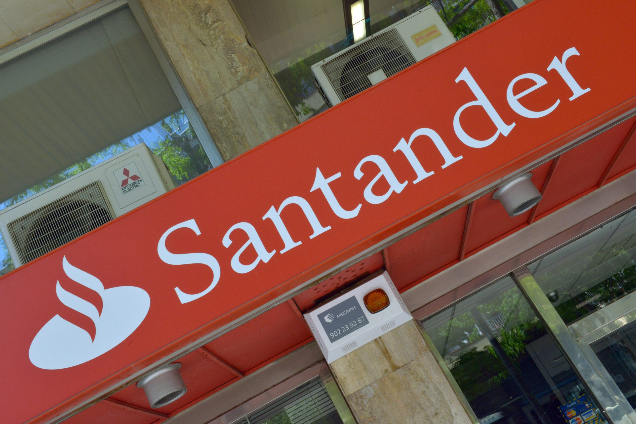 Santander abre negociaciones con los sindicatos para un nuevo plan de prejubilaciones con condiciones similares a las de su ERE de 2020