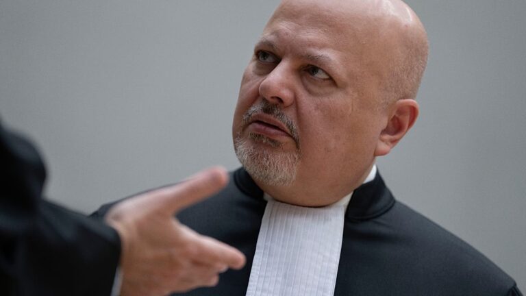 La CPI destituye a su fiscal jefe Karim Khan por conducta sexual inapropiada: un hito sin precedentes en la justicia penal internacional