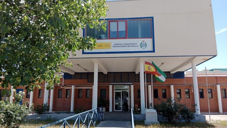 Dos muertos en el Psiquiátrico Penitenciario de Sevilla: el precio de décadas de desidia institucional