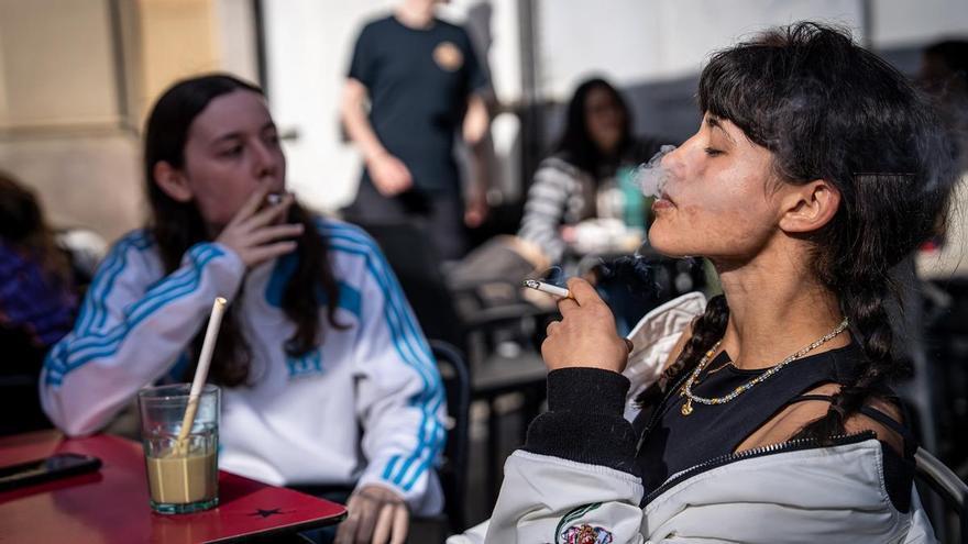 La nueva ley antitabaco contempla multas de hasta 600 euros para menores fumadores