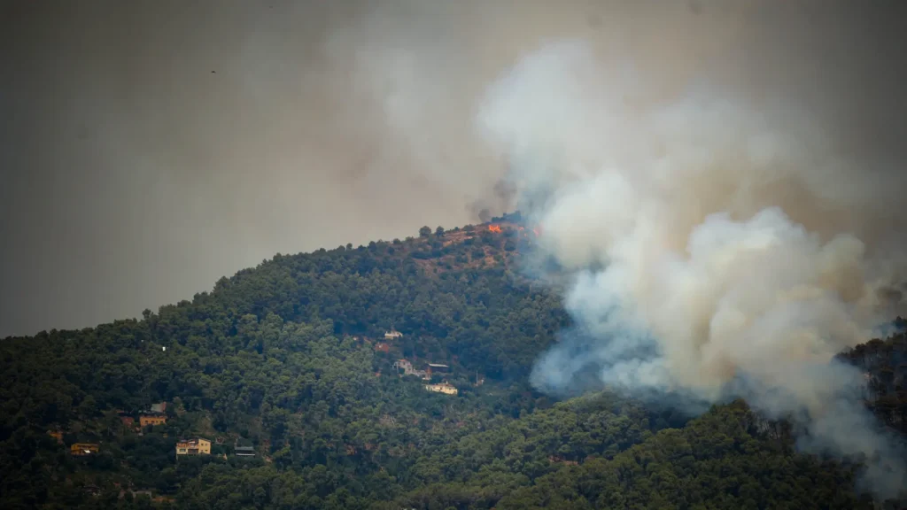 Cataluña eleva a siete los parques naturales cerrados y declara alerta máxima de incendio en 156 municipios