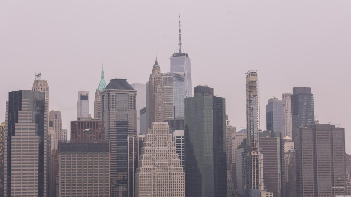 Nueva York bajo el humo: alerta sanitaria por la combinación de calor extremo y los incendios forestales de Canadá