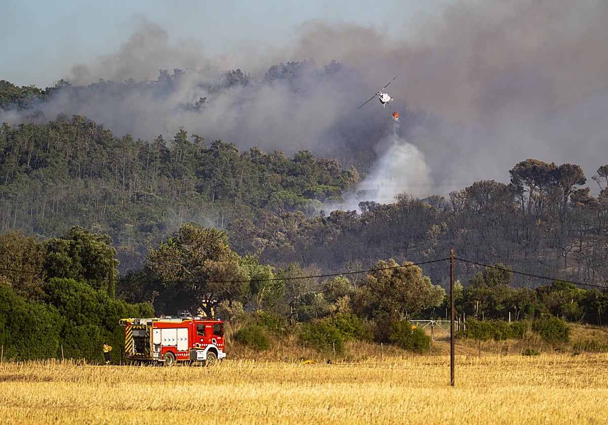 Incendio en Les Gavarres: claves de una jornada crítica en la Costa Brava