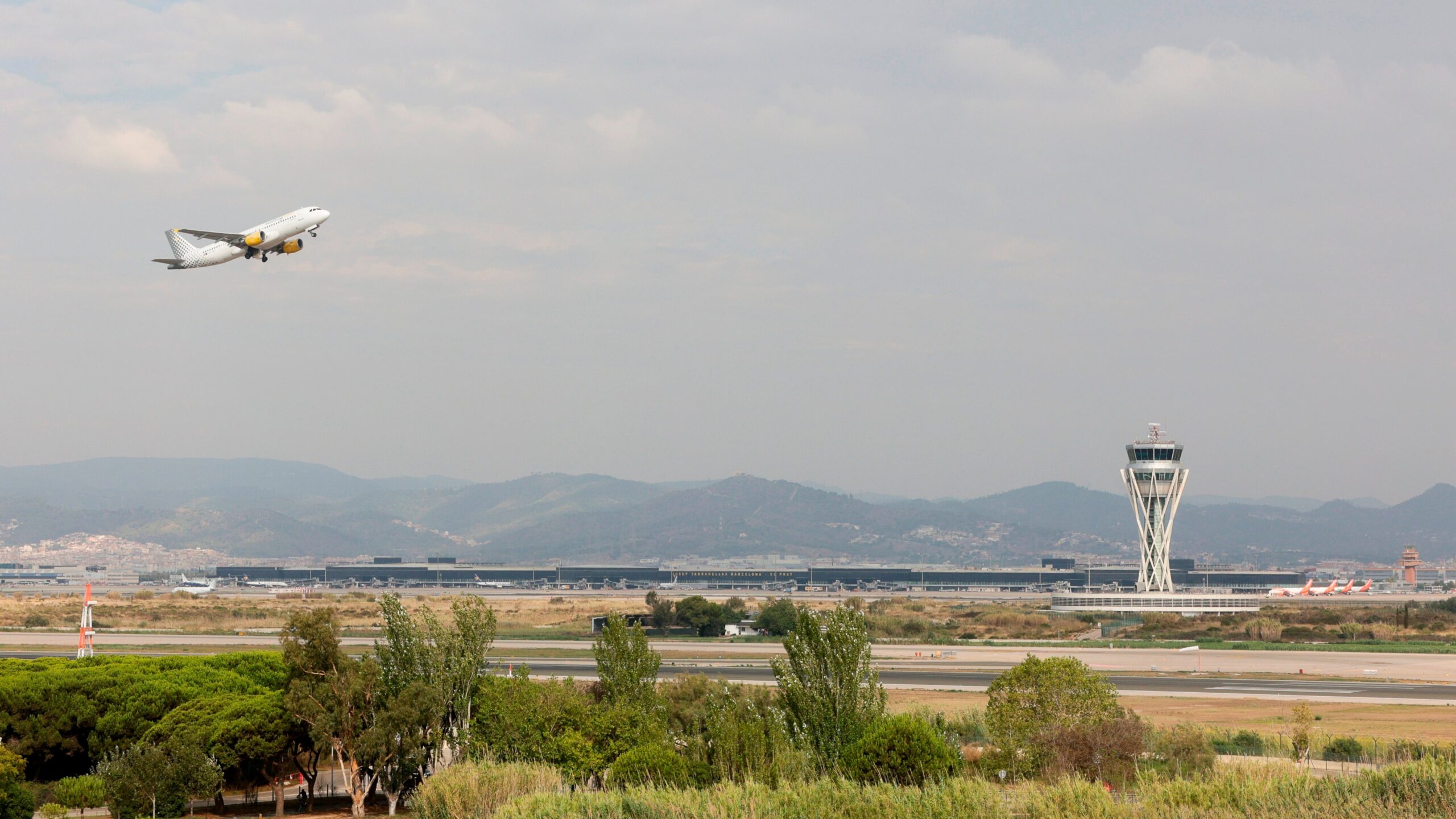 El aeropuerto de Barcelona añade once nuevos destinos este verano y supera en crecimiento a Heathrow, Madrid y Fráncfort