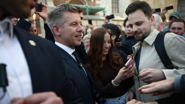 Hungría cierra los informativos de su televisión pública con una disculpa histórica: el fin de 16 años de propaganda orbánista