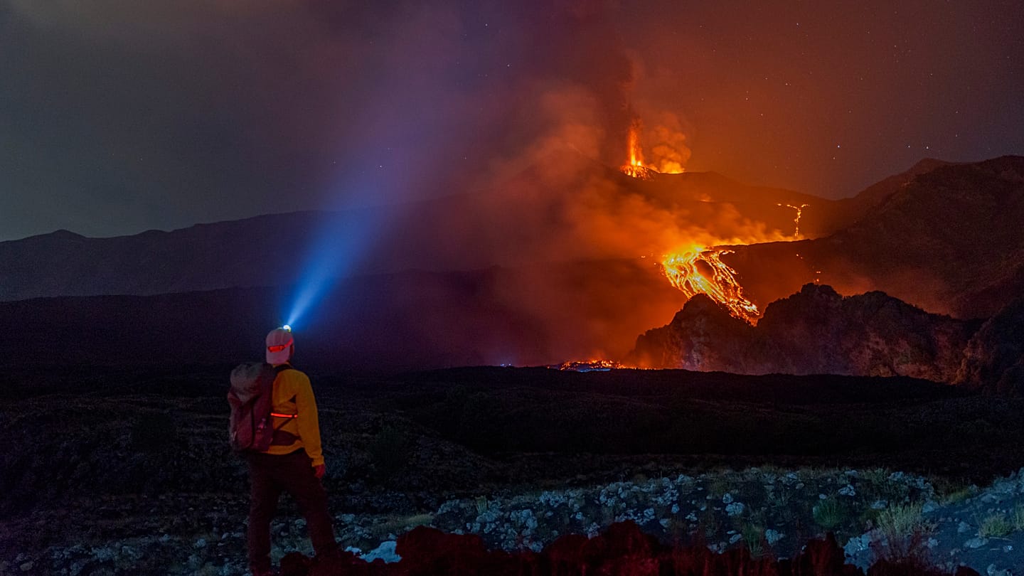 El Etna mantiene cerrado el aeropuerto de Catania por quinto día consecutivo: qué está pasando y qué derechos tienen los pasajeros