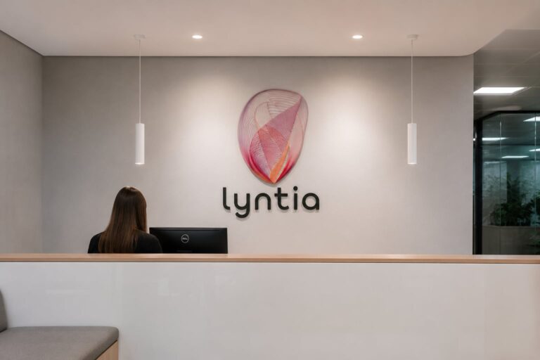 La CNMC abre expediente sancionador a Lyntia por incumplir las condiciones de su compra de la red de fibra óptica de Iberdrola