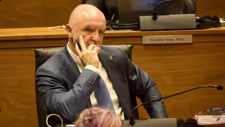 Chivite rectifica en pleno debate parlamentario: la reunión con Esparza fue en la sede del PSN, no en el Palacio de Navarra