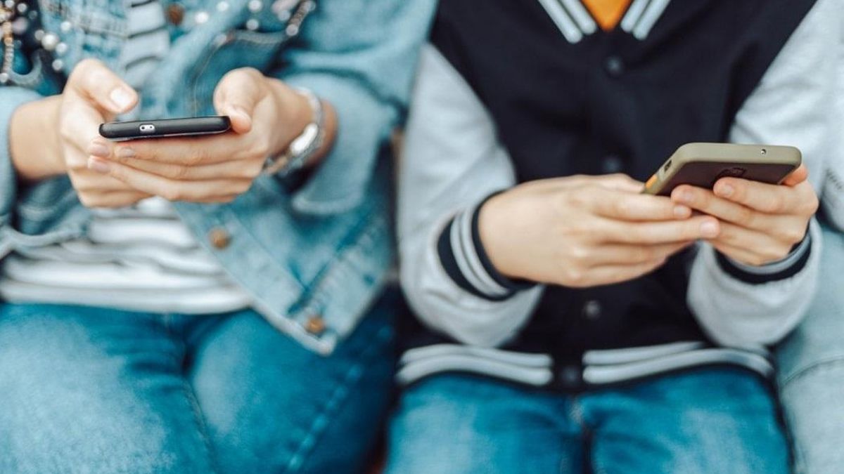 La UE regulará el acceso de menores a las redes sociales: prohibición total hasta los 13 años y diseño antienganche hasta los 18
