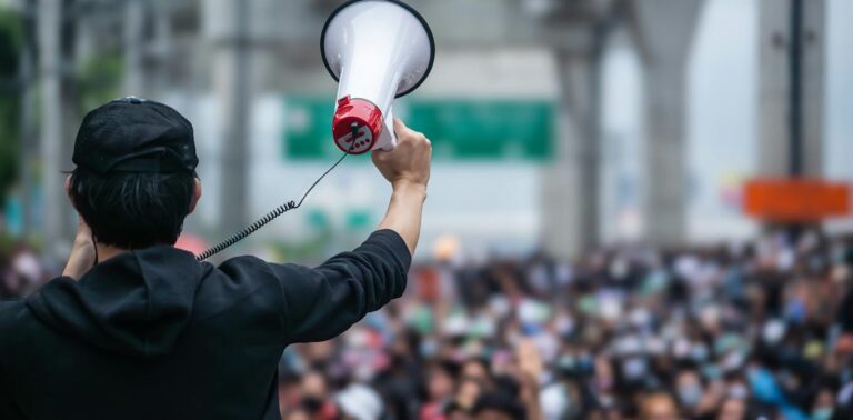 «El pueblo» según el populismo: una identidad construida, flexible y emocionalmente poderosa