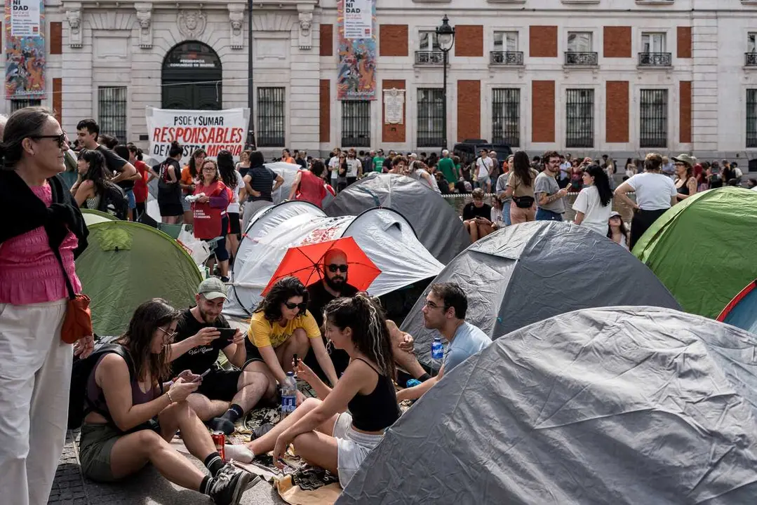El Ayuntamiento de Madrid denuncia una «dejación de funciones» de la Delegación del Gobierno ante la acampada en la Puerta del Sol