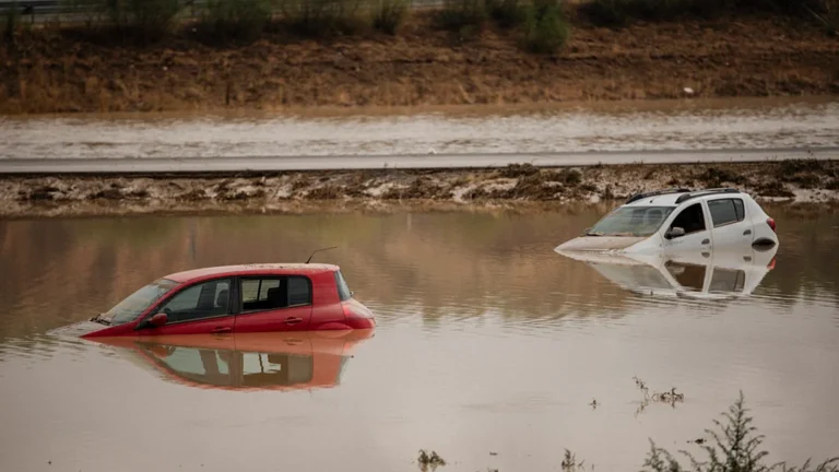 Lluvias torrenciales en España: rescates, aulas vacías y un Mediterráneo recalentado que no da tregua