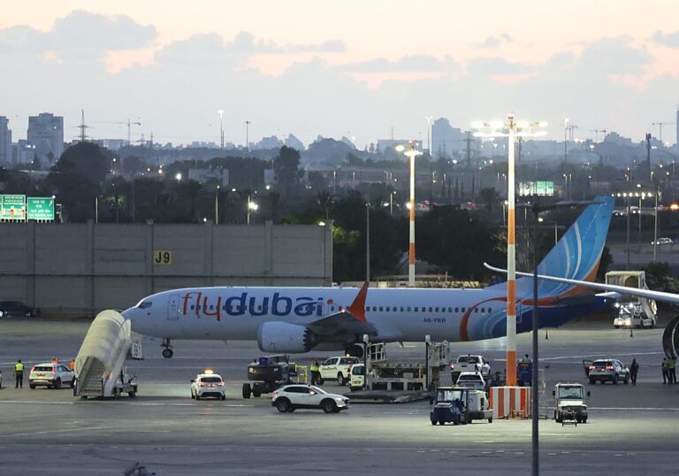 El copiloto del vuelo de Flydubai a Israel planeaba un ataque terrorista y usó el hacha de emergencia de la cabina