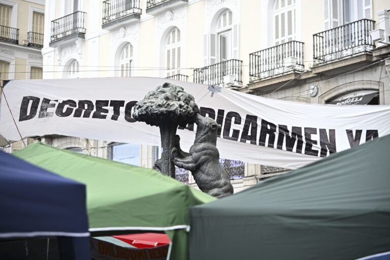 El discurso del Gobierno contra los grandes fondos inmobiliarios choca con la escasa recaudación real de los decretos Maricarmen