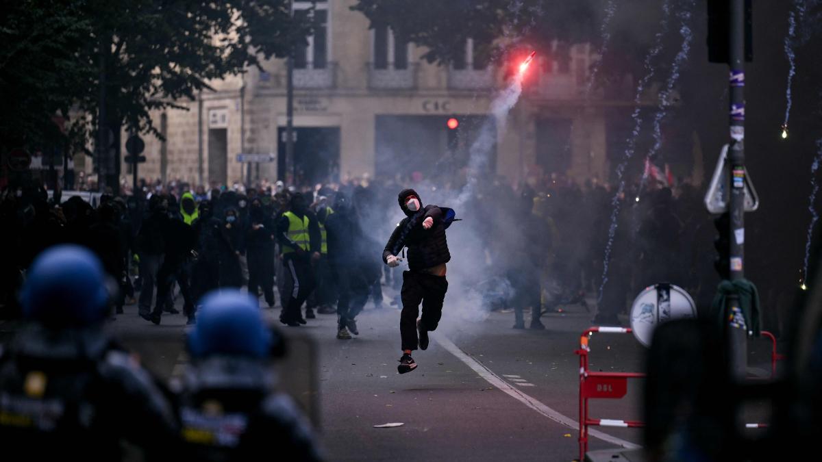 Francia en tensión: el congreso del Rassemblement National en Orléans provoca una gran movilización antifascista