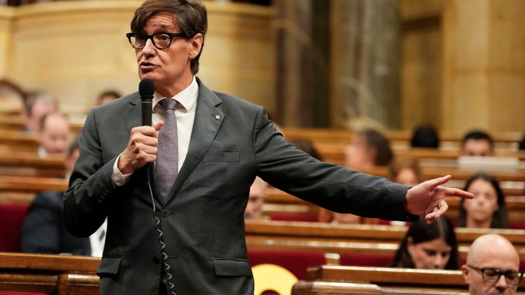 Amnistía y elecciones del 29-N dominan el pleno del Parlament: "Sánchez ha sido bueno para Puigdemont, no para los catalanes"